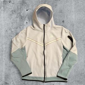 Nike Sportswear Tech Fleece Hoodie Celestine Blue/White, Size Medium, CU4489-441